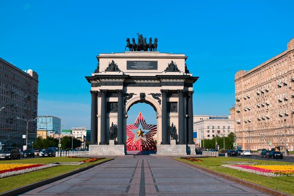 Forfaits de Voyage vs Itinéraires Sur-Mesure : Le Grand Duel des Vacances