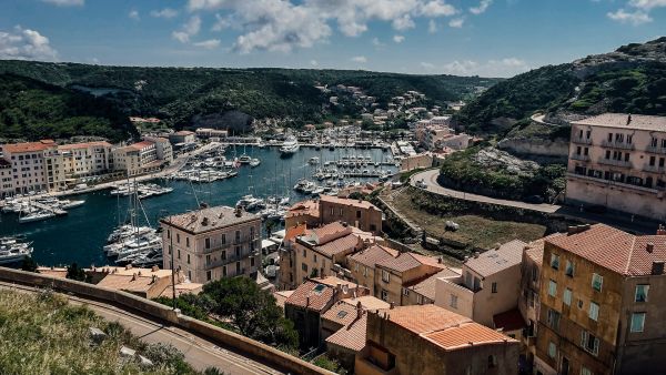 Top 10 essentiels pour un séjour réussi en Corse